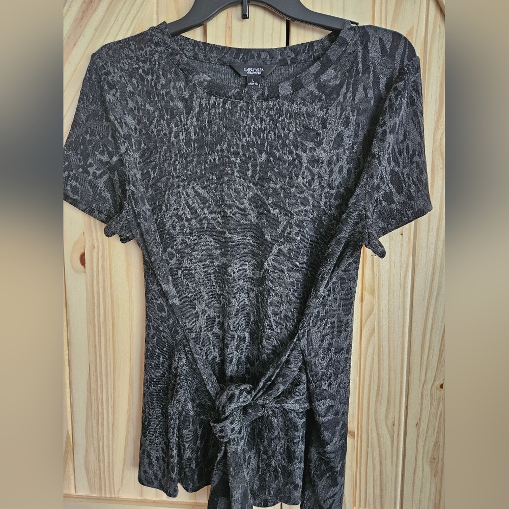 Simply Vera Woman's size L Leppard Print Short Sleeve Top